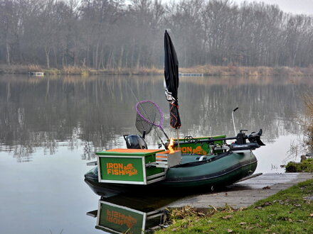 Multifunkční konstrukce s úložnými boxy